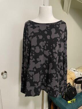 Women’s Black & Gray Patterned Boatneck